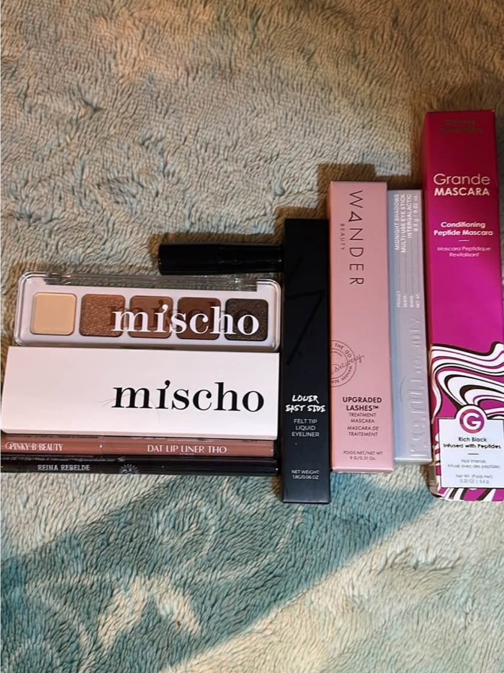 Mischo Neutral Eyeshadow Palette & Assorted Makeup Set - Brown Shades